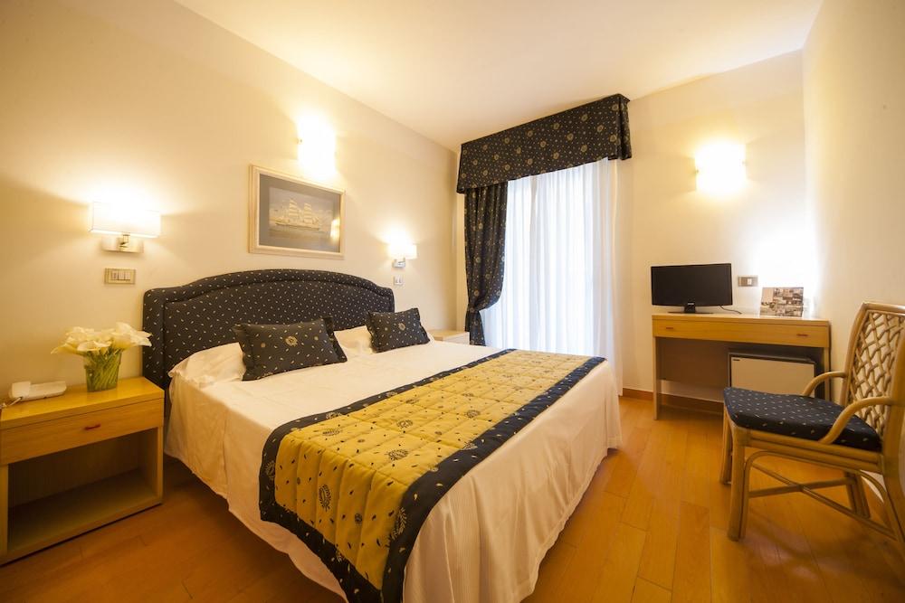Hotel Mon Cheri 3*
